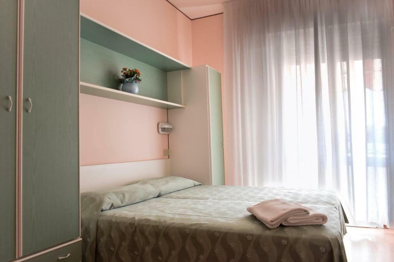 Hotel Ville De Paris リッチョーネ エクステリア 写真