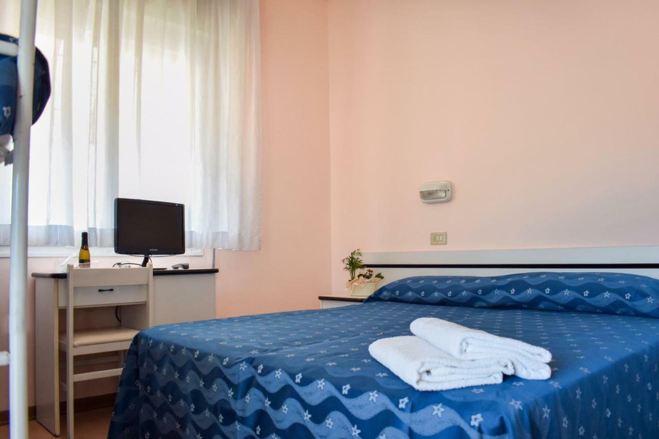 Hotel Ville De Paris リッチョーネ エクステリア 写真