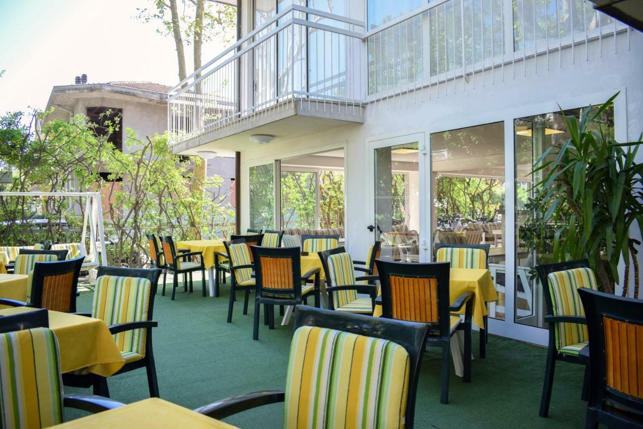 Hotel Ville De Paris リッチョーネ エクステリア 写真