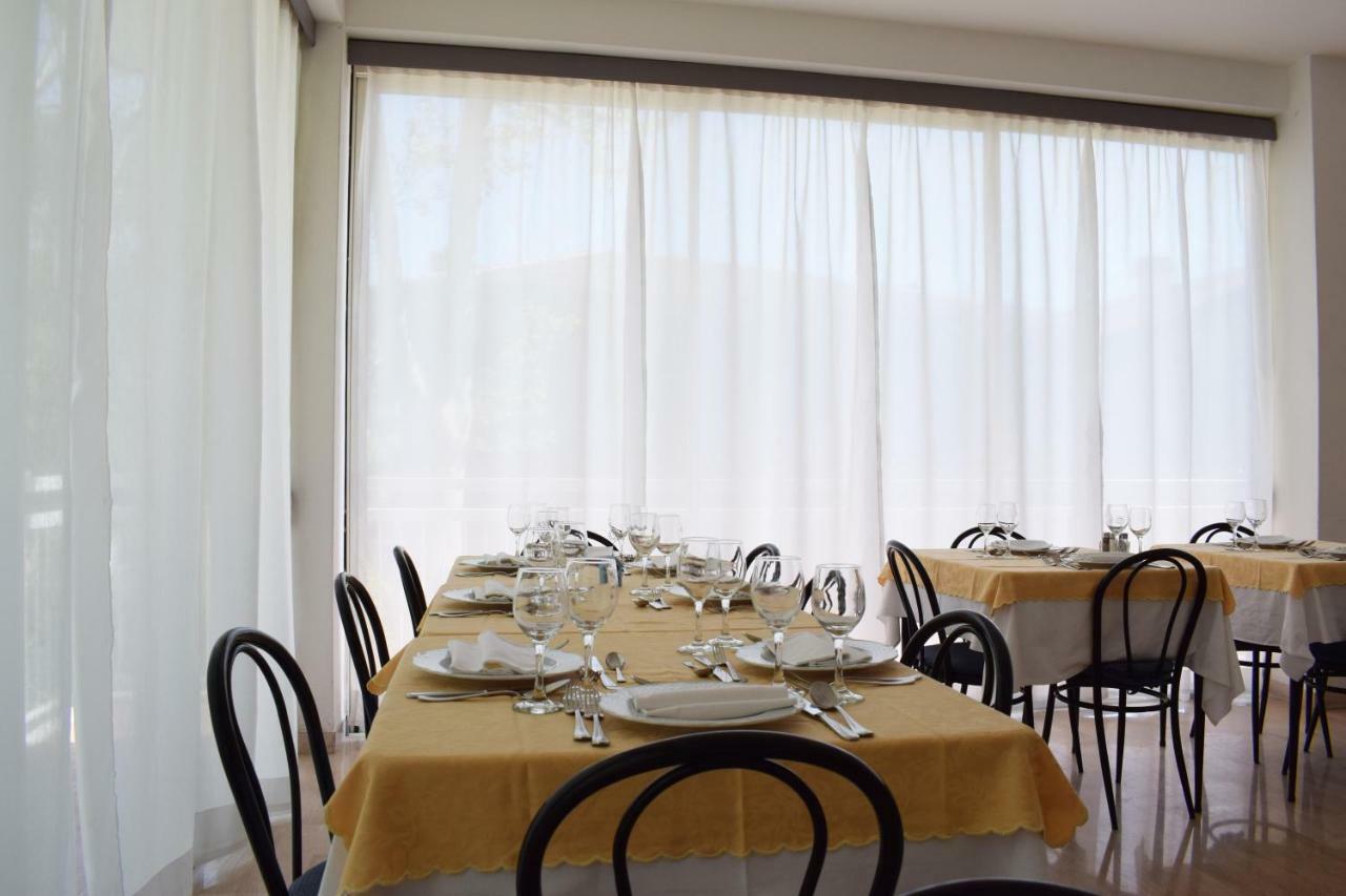 Hotel Ville De Paris リッチョーネ エクステリア 写真