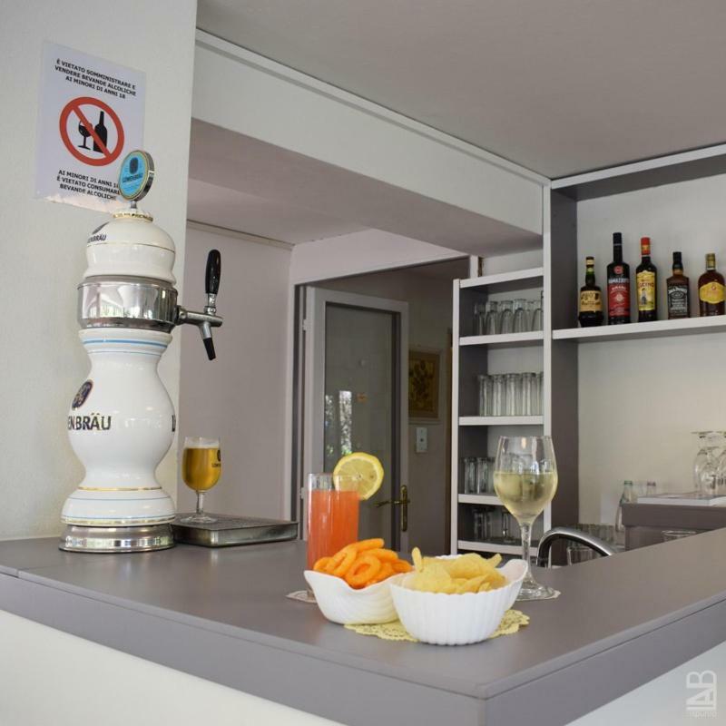 Hotel Ville De Paris リッチョーネ エクステリア 写真